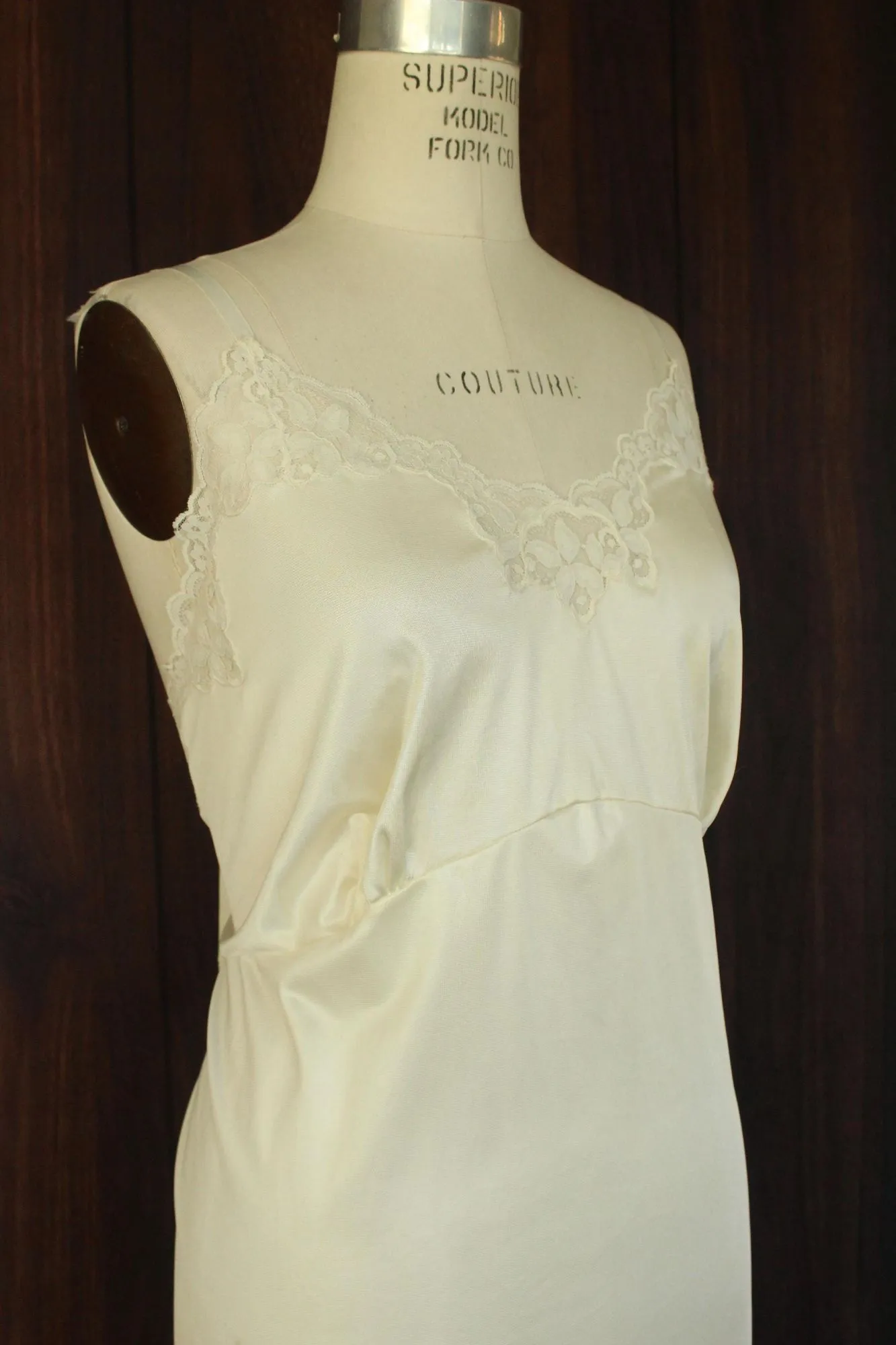 Vintage 1950s 1960s Volup Size White Full Slip with Lace Trim