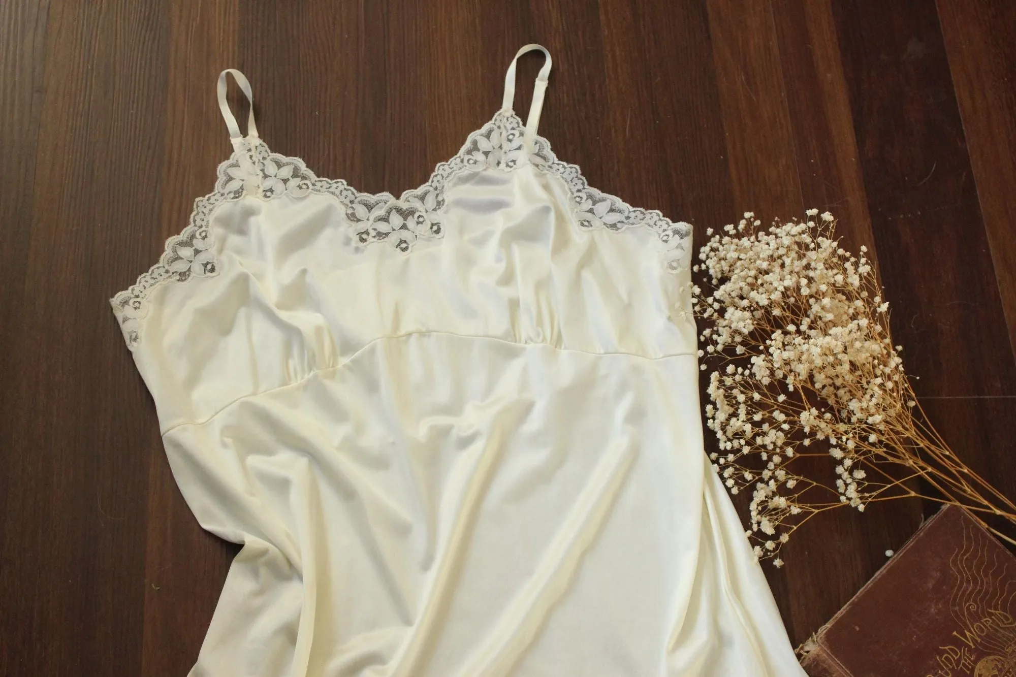 Vintage 1950s 1960s Volup Size White Full Slip with Lace Trim