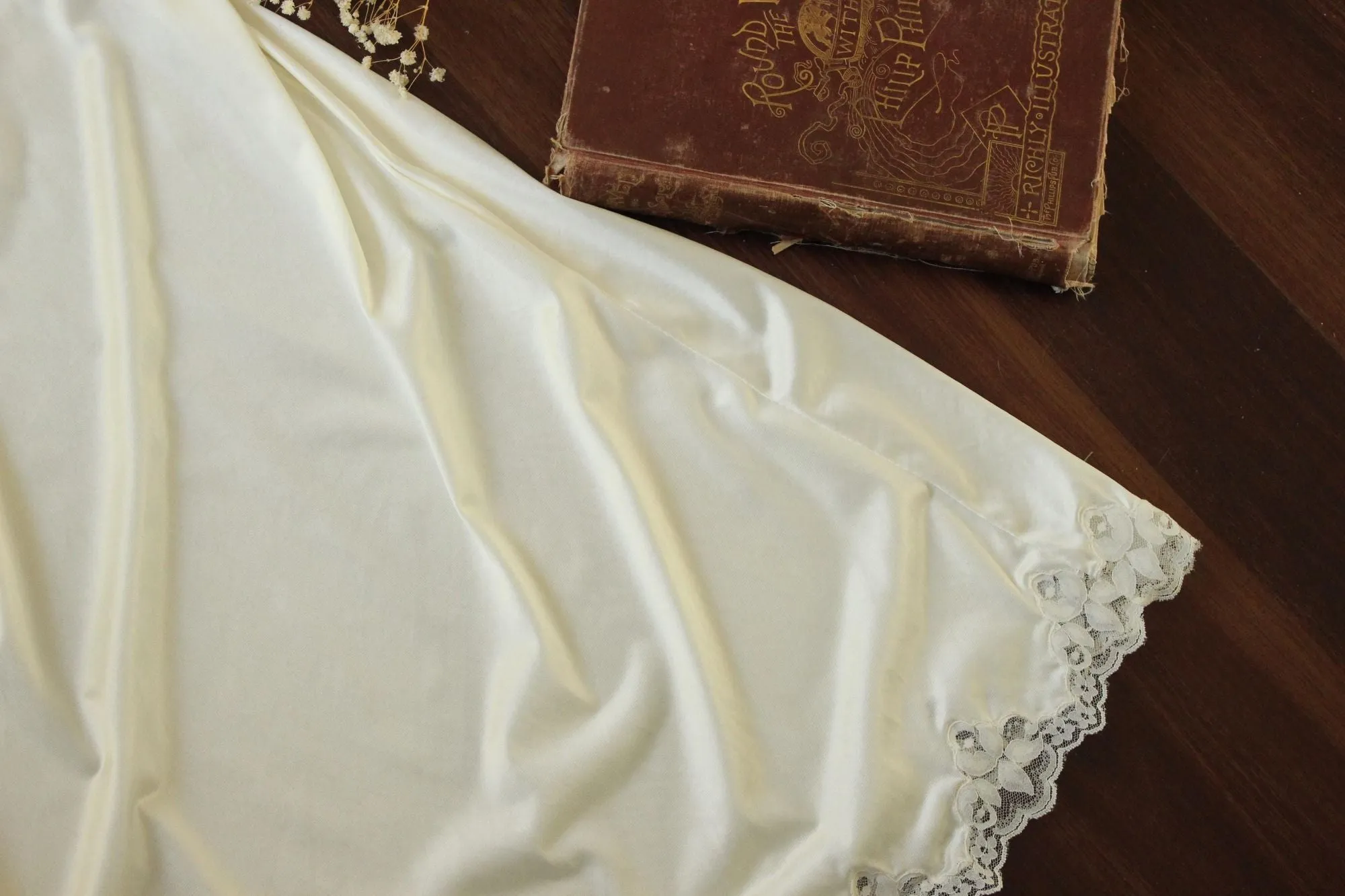 Vintage 1950s 1960s Volup Size White Full Slip with Lace Trim