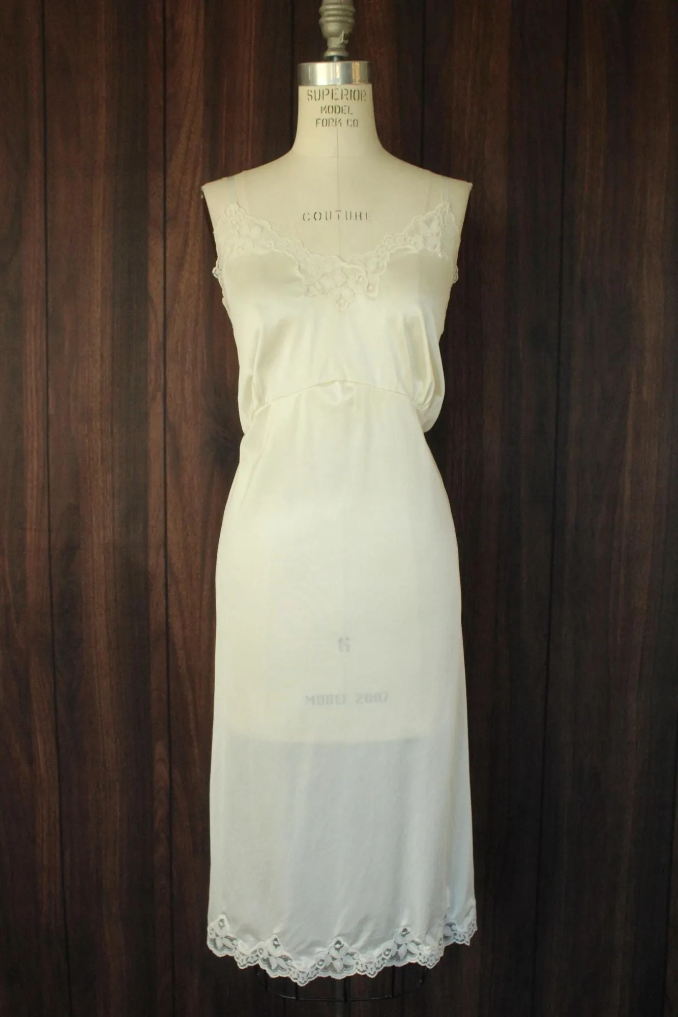 Vintage 1950s 1960s Volup Size White Full Slip with Lace Trim